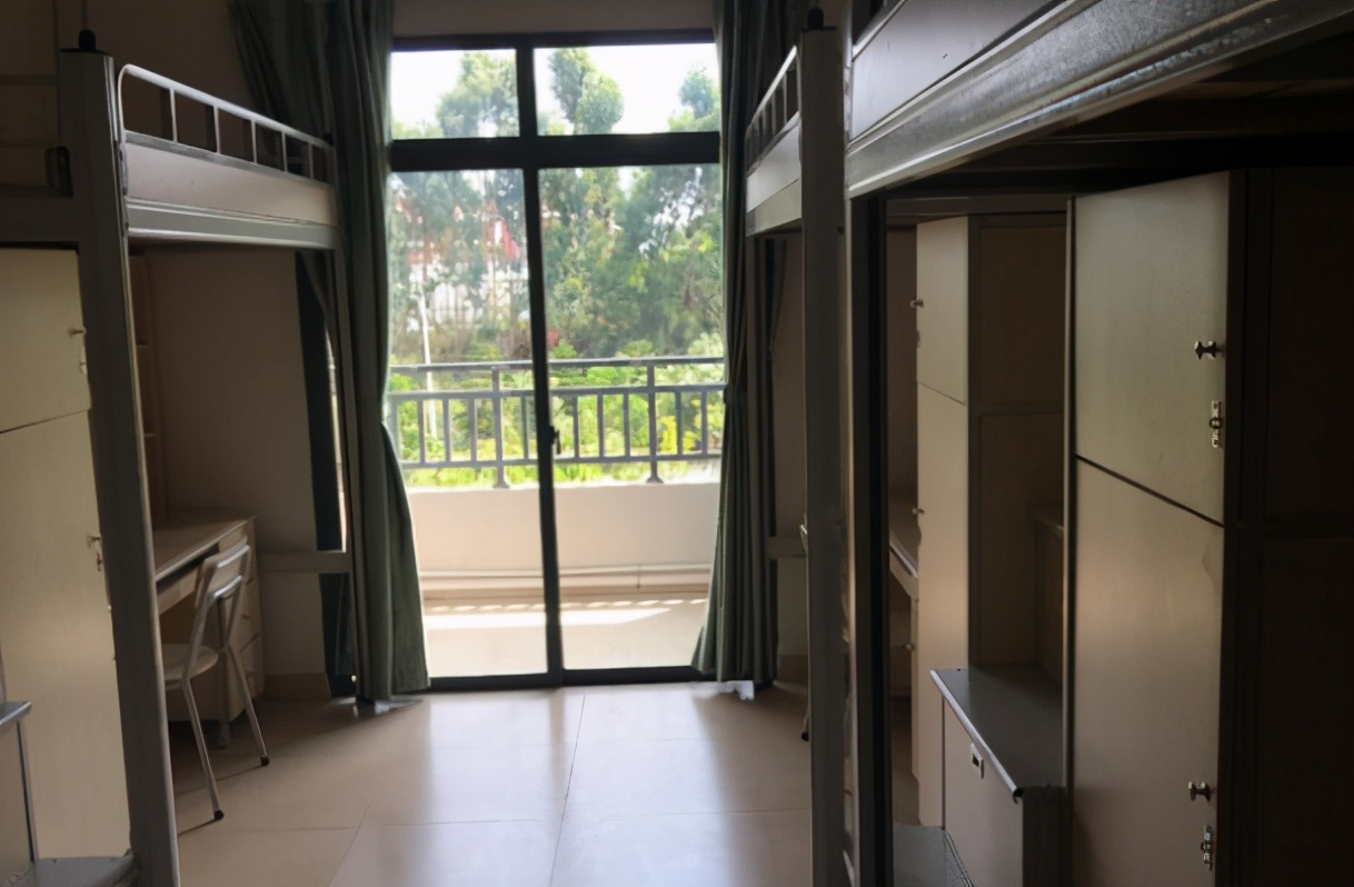 普通宿舍和清华大学宿舍有多豪华,中国大学十大豪华宿舍