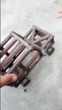 搞笑gif永远不要相信任何人,朋友圈gif背景搞笑