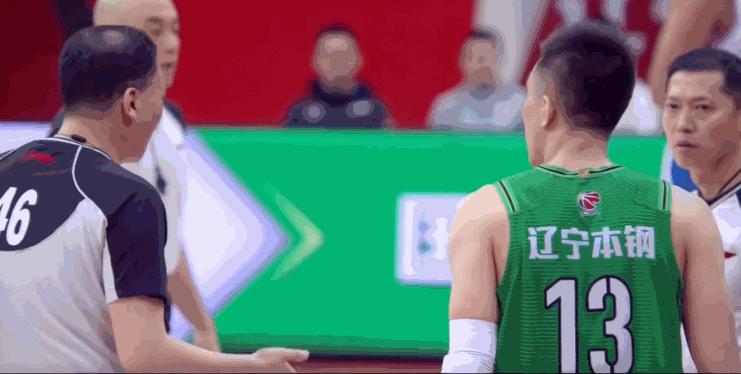 杨鸣捂郭艾伦嘴,郭艾伦发微博是对杨鸣吗