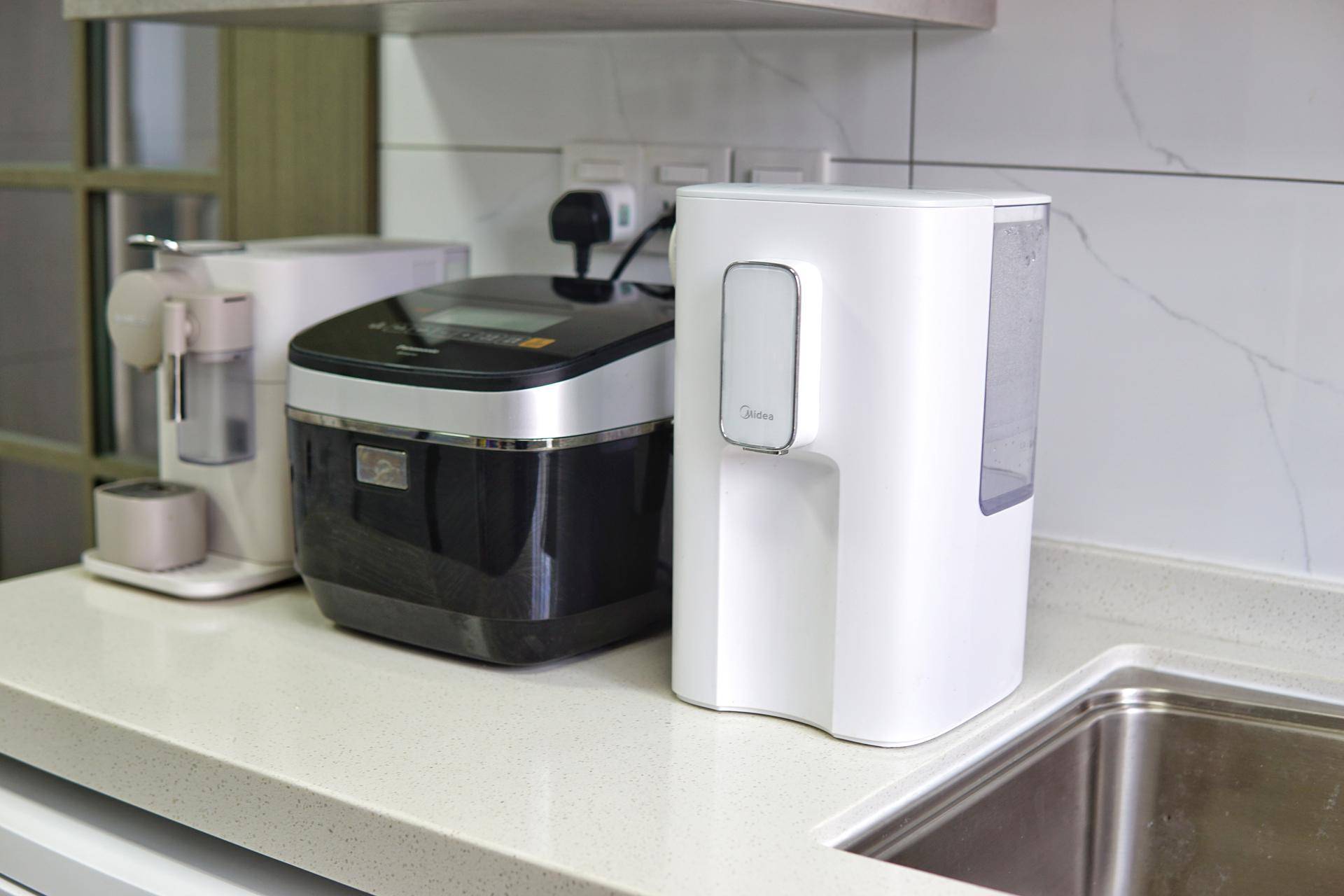 房价那么贵一点也不能浪费,台面净热一体净水机测评