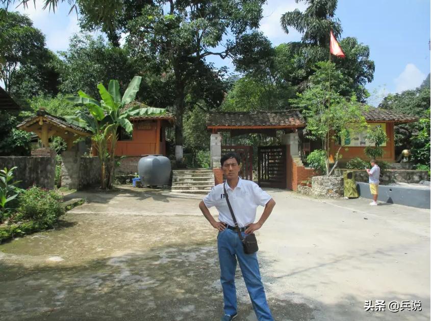 越南老兵重回当年战斗过的洞穴 (越南老兵回忆丛林战争)