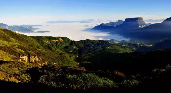 乐山大佛为何不属于石窟,乐山不止有大佛还有美食