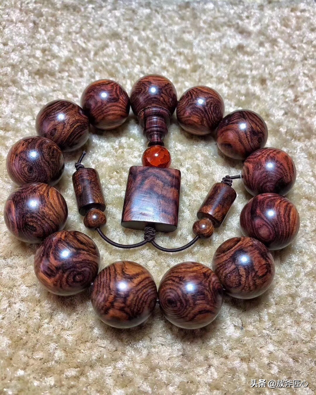 黄花梨鉴别真假只需3秒,海南黄花梨用酒精泡咋分真假