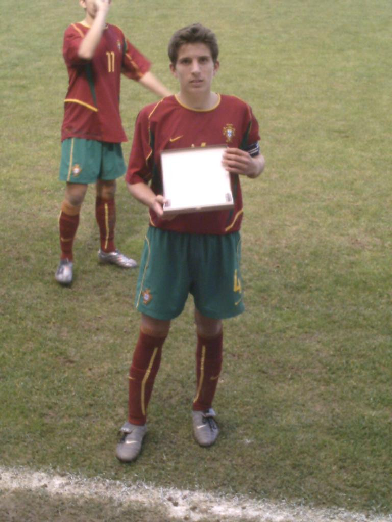 人物｜他与C罗师出同门国家队首秀遇沙拉维来中超碰到前队友