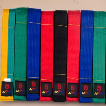 跆拳道单面牙套怎么佩戴,跆拳道绶带的佩戴方法