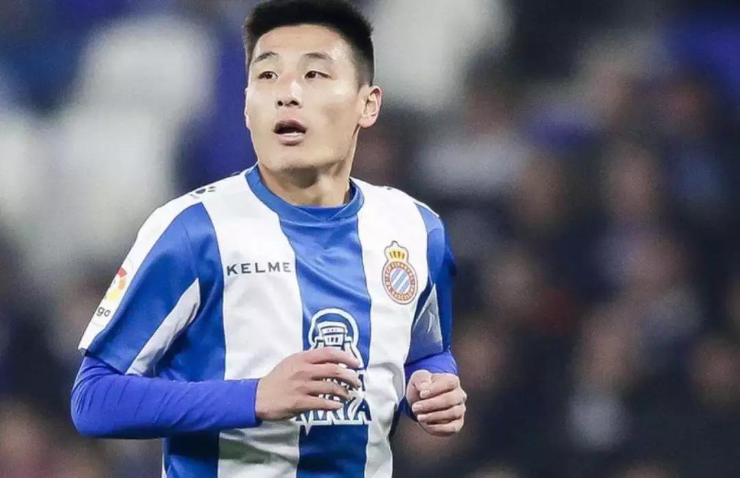 C罗武磊合照,难道我罗哥也要蹭别人热度了吗?