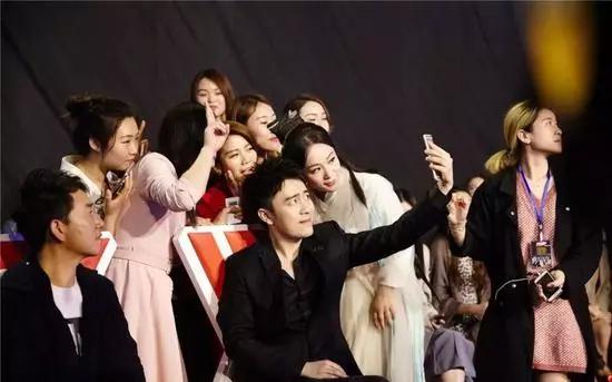 陈欧退市成功了吗,陈欧退市后欠债了吗