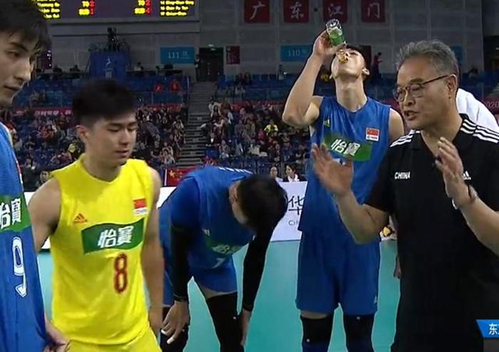 中国男排1-3负于伊朗多人带伤上阵,中国男排赛后全队自责