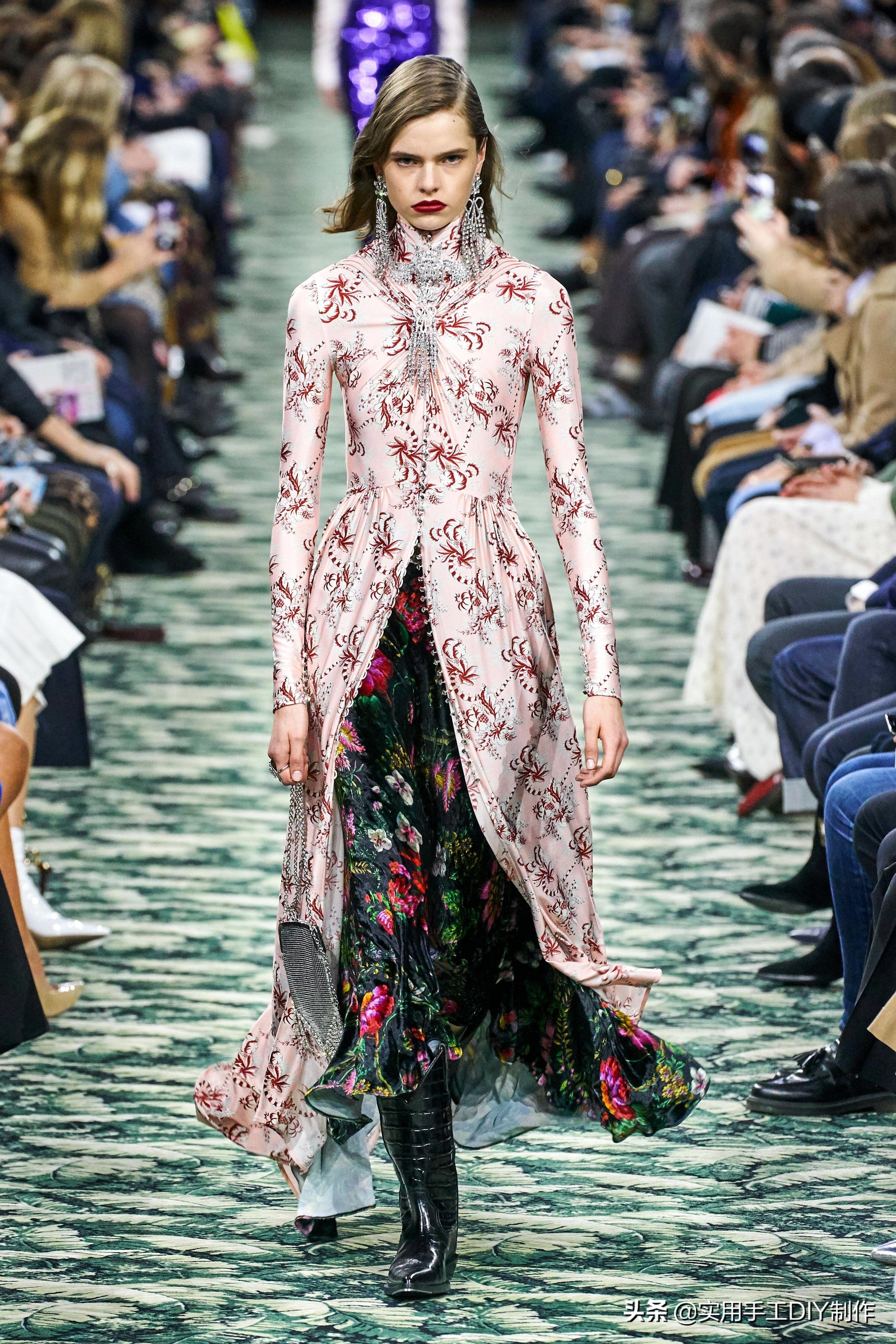 时装周pacorabanne系列2020,pacorabanne2021春夏系列金属长裙