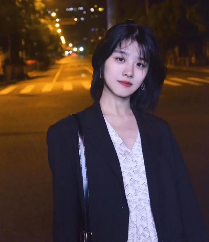 脸大适合的减龄编发发型,脸大减龄洋气的烫发型