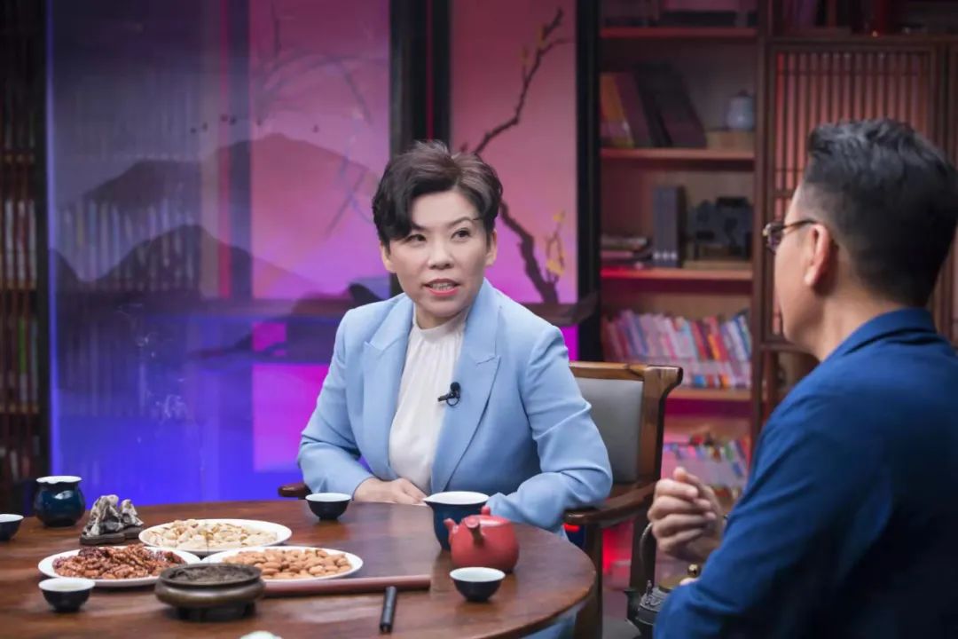 四个人坐在一起聊天的是什么节目,4个人坐在一起聊天的节目