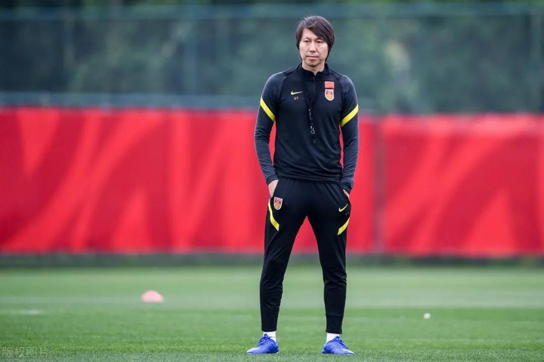 早晨跑步，上午工作，下午训练，带队冲进12强的李铁心情大好