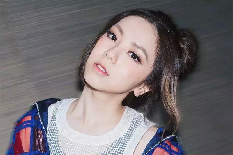 不画眉就像没眉毛一样,不画眉毛显得没精神