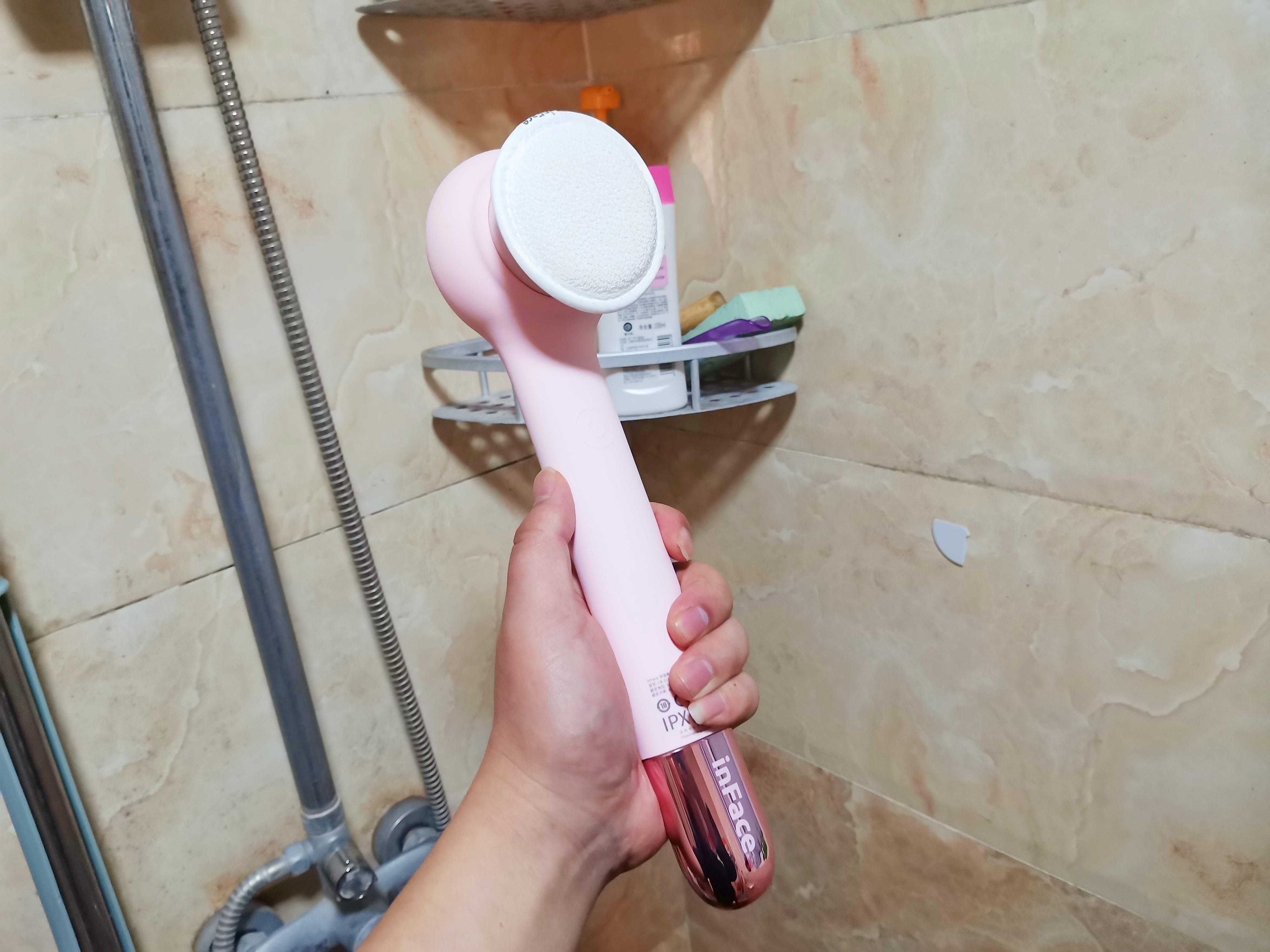 一个人完成洗澡挫背按摩打泡泡,inFace沐浴仪就是这么豪横