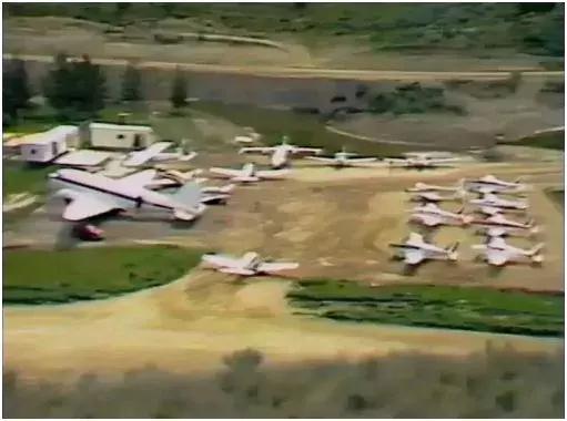 淫乱、*杀暗**、*听窃**、投毒残害近千人……此人罪行累累,却被包装成大师,出书600多本,影响至今