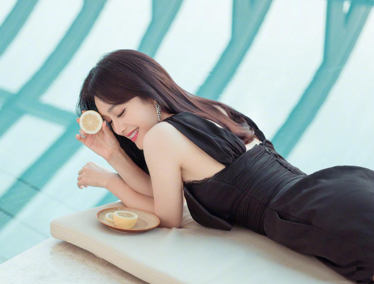 秦岚被热巴惊艳,秦岚蝴蝶t恤