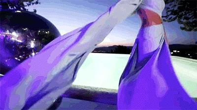 15万颗施华洛世奇水晶,eliesaab婚纱