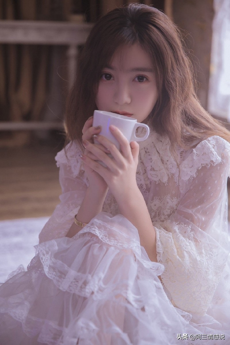 第一次约女网友见面送什么小礼物,第二次约相亲对象见面要带礼物吗