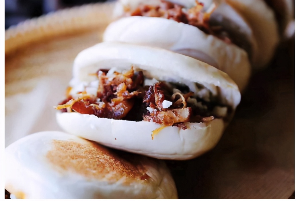 摆摊大妈百万收入,大妈摆地摊卖西瓜年赚30w