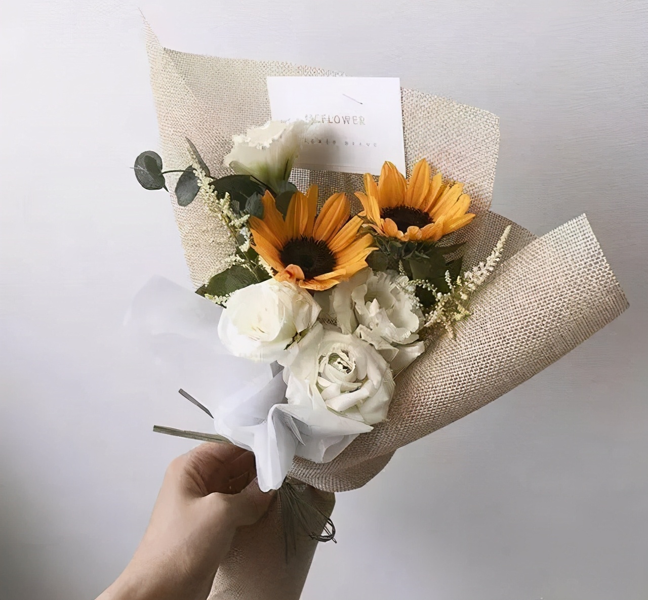 喜欢花的女人怎么样,喜欢花的女人是不是很花心