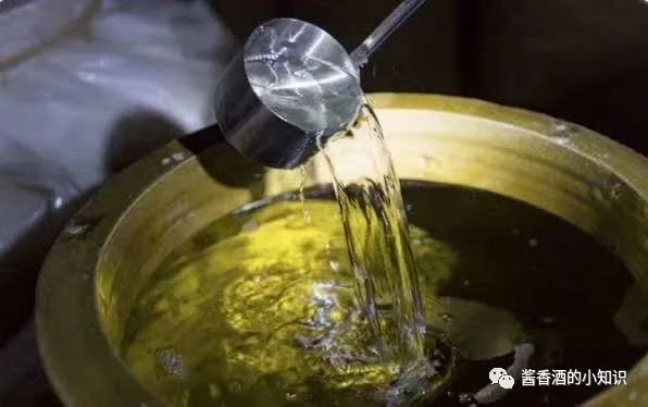 别再喝酱香型白酒了,假的酱香酒有什么危害