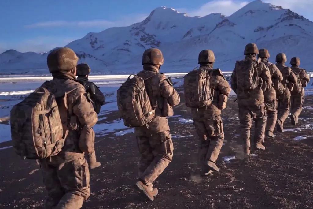 新式作战靴有没有钢板,新式作战靴配便装