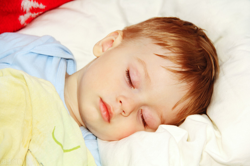 3个小动作帮你解决孩子胆小,别把孩子吓一跳