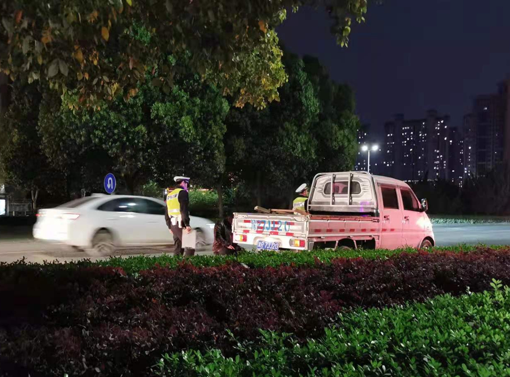 车子发生轻微刮蹭怎么处理,车辆发生轻微刮蹭需要做什么保险