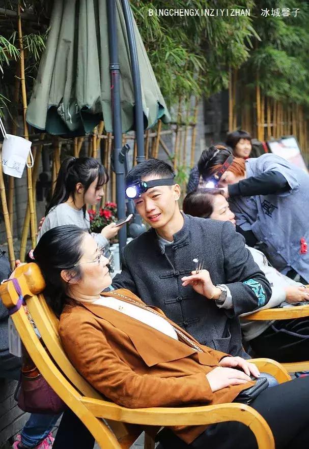 成都宽窄巷子闲适的幸福触手可及,四川成都宽窄巷子里的闲适