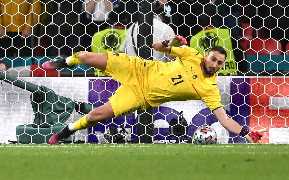 多纳鲁马为什么遭球迷狂嘘,多纳鲁马被球迷骂哭