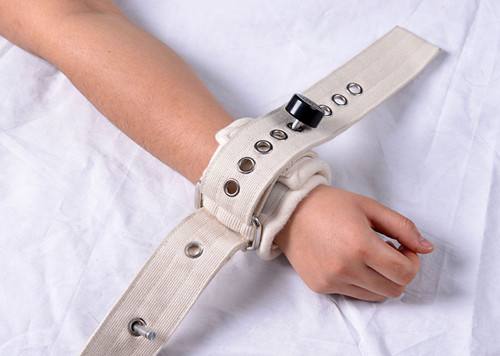 精神病人在医院涉嫌被虐待怎么办,精神病患者电击治疗为什么是首选