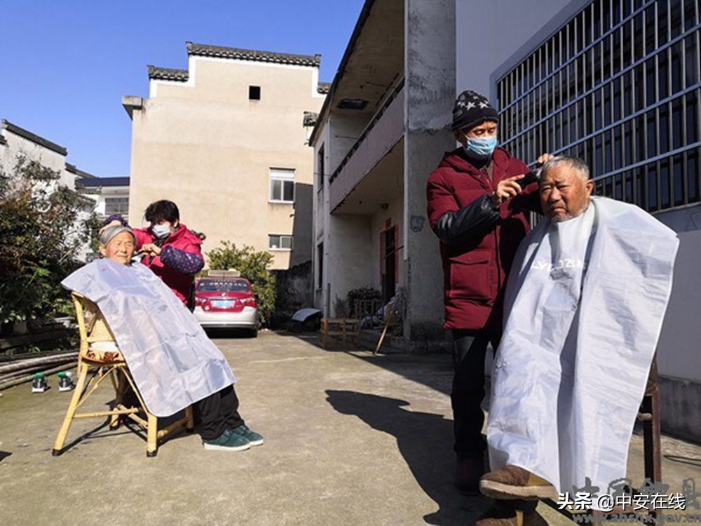 疫情期间邻里互助暖心故事,守望相助邻里和谐暖人心