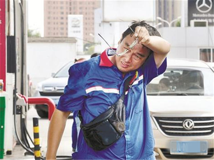 一般加油站员工待遇,加油站员工每月工资多少