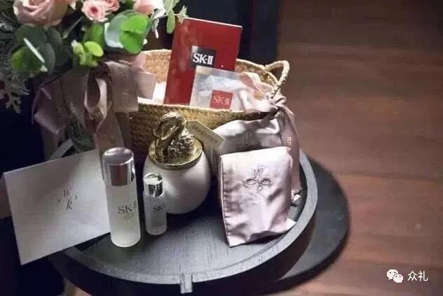 什么是伴手礼?快来看看大明星们的伴手礼~