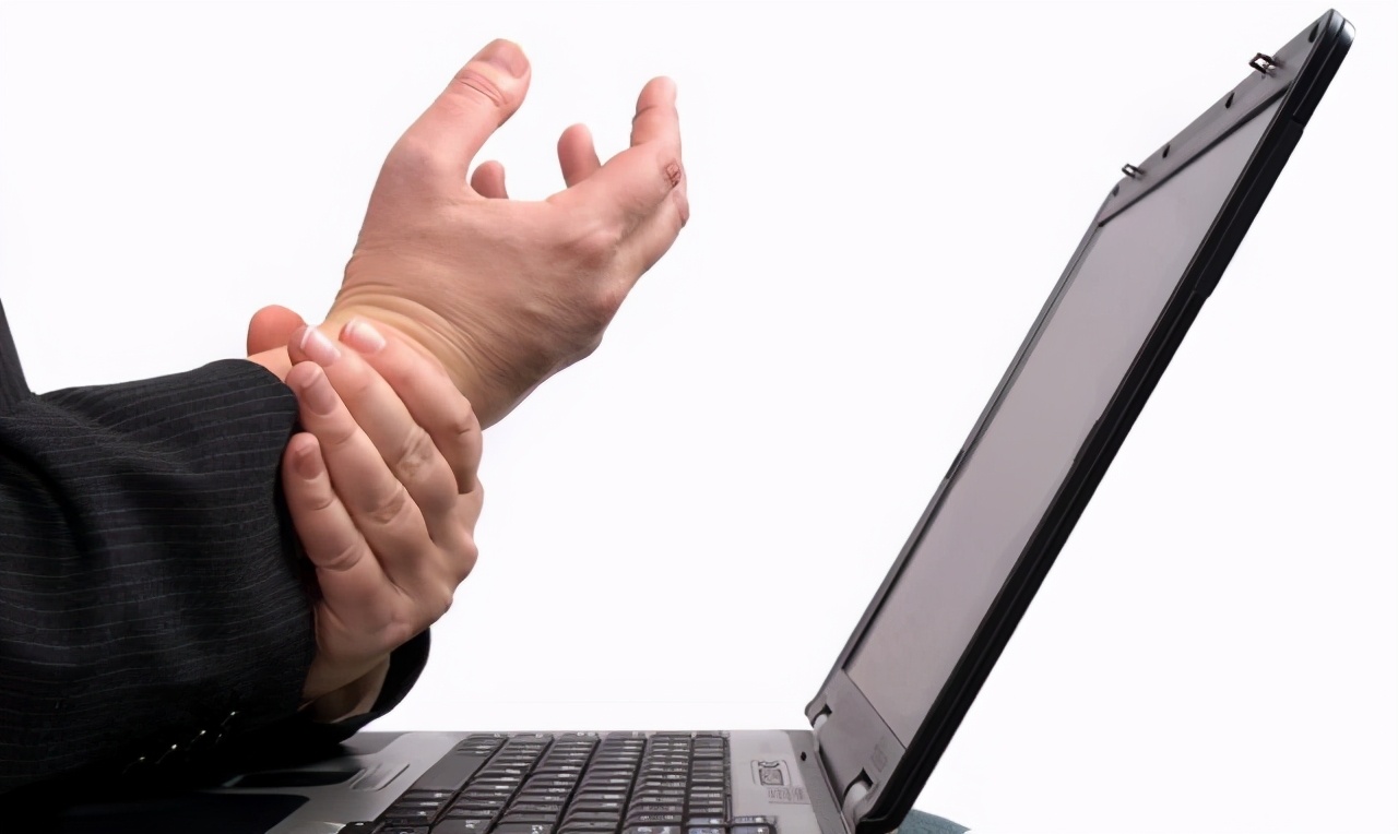 颈椎病晚上睡觉经常手麻怎么回事,颈椎病每天晚上睡醒了手麻严重吗