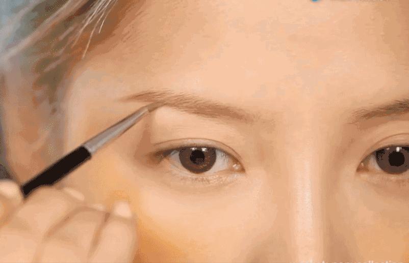 出门尽量化淡妆的方法,女人淡妆的正确化妆方法