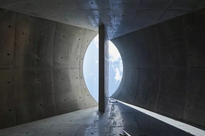 把「月亮」用到极致，建筑师为夫妻造座白色宅子，来记录阴晴圆缺