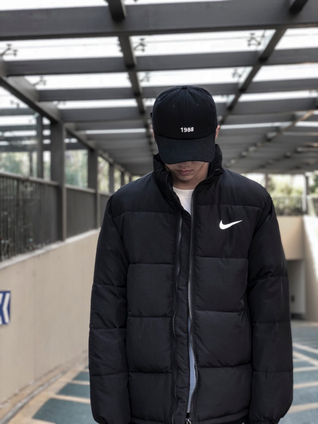 耐克衣服哪个系列穿着好看,耐克红色卫衣新年款