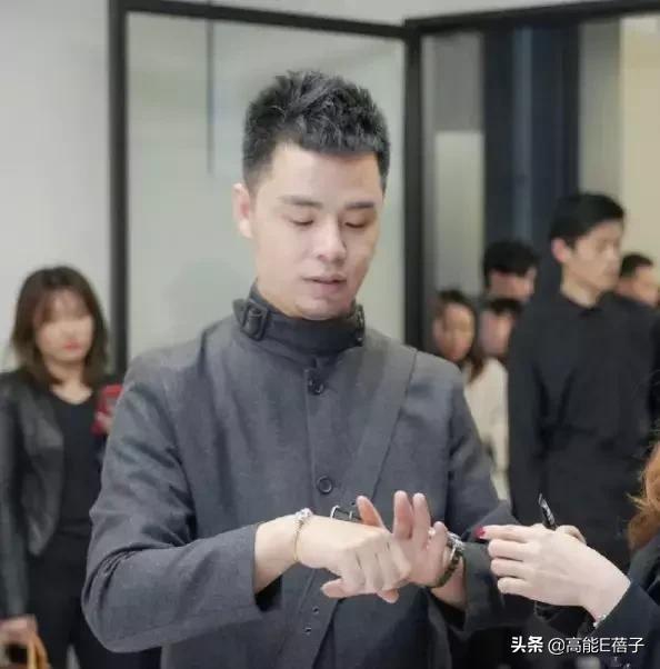 不用开刀也能把断了的骨头接回去,不用开刀就能动手术的病