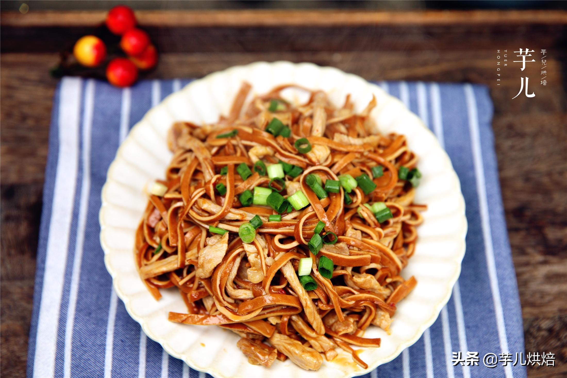 豆腐干炒肉怎么炒好吃又简单,胡萝卜芹菜豆腐干炒肉怎么做好吃