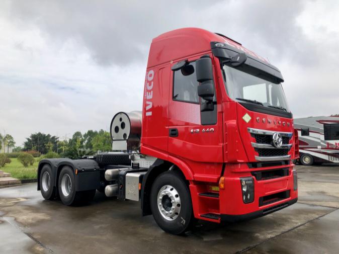 40年前的牵引车,50年红岩卡车