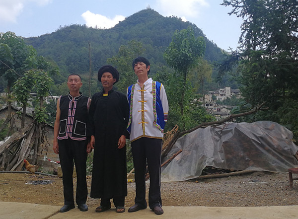 「旅途随笔」贵州安顺,蜂糖山下“银伞”苗