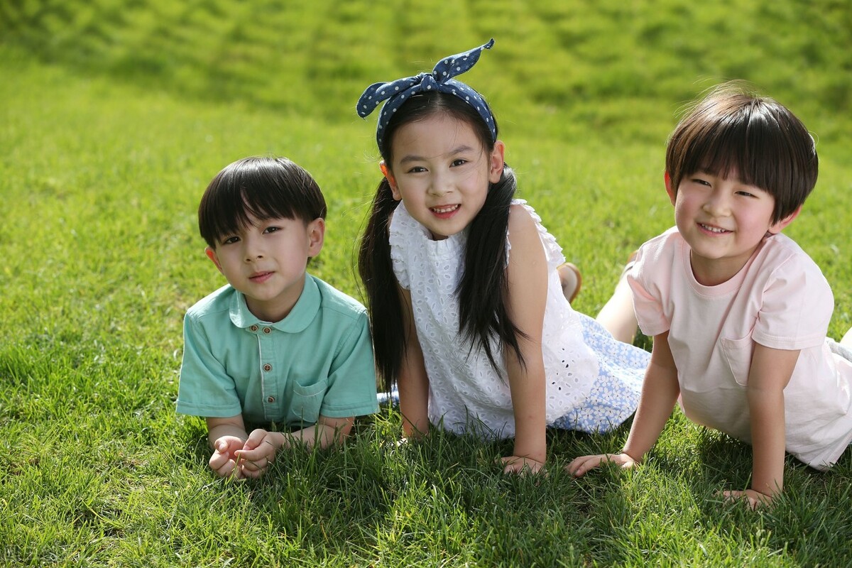 孩子被孤立了家长怎么帮助他,14岁男孩班里被孤立家长插手吗