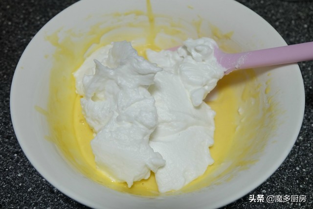 2个鸡蛋无油纸杯蛋糕做法,2个鸡蛋蛋糕的简单做法教程