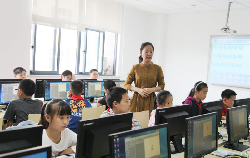 微课已成为教学中的重要手段，提高学生效率的同时也提高教学水平