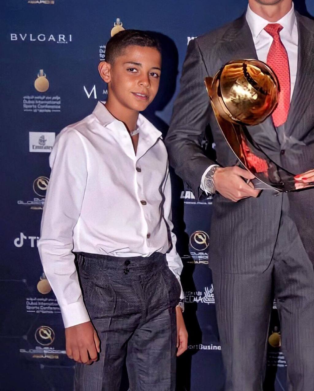 c罗未婚妻穿什么,c罗未婚妻乔治娜纪录片