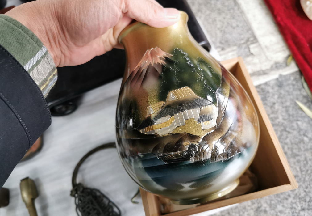 沈阳古玩地摊买日瓷杂货：东西好多，价格好诱人，这是怎么弄来的