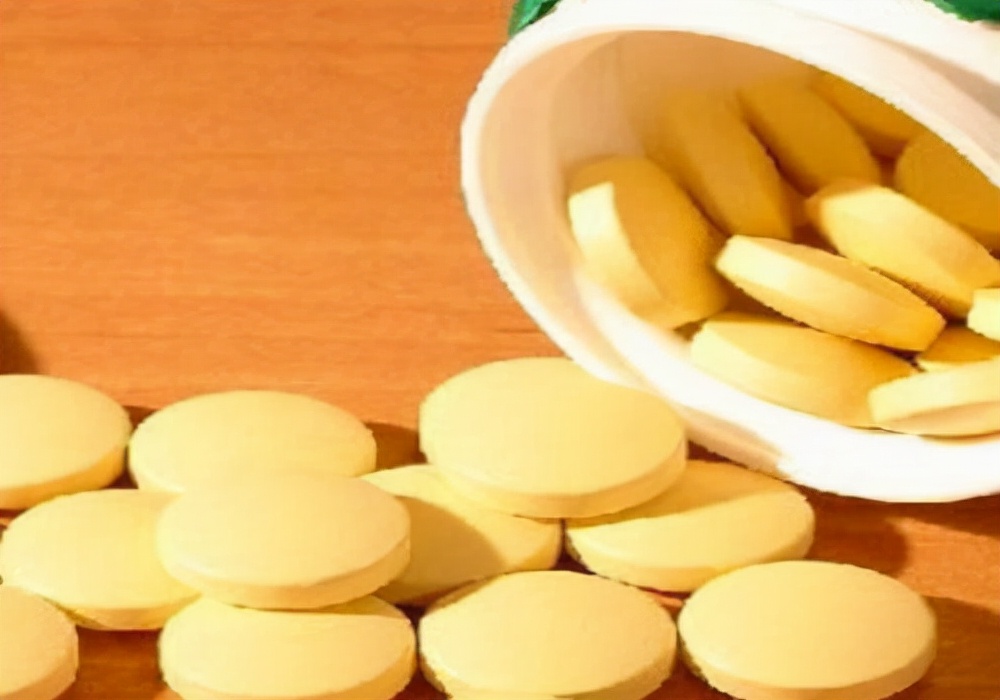 狗狗没胃口还吐了是什么原因,狗狗一直不吃东西没精神怎么办