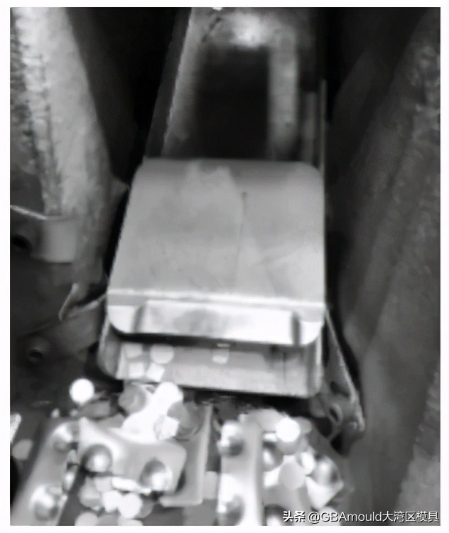 汽车冲压模具验收标准,丽水汽车覆盖件冲压模具配件