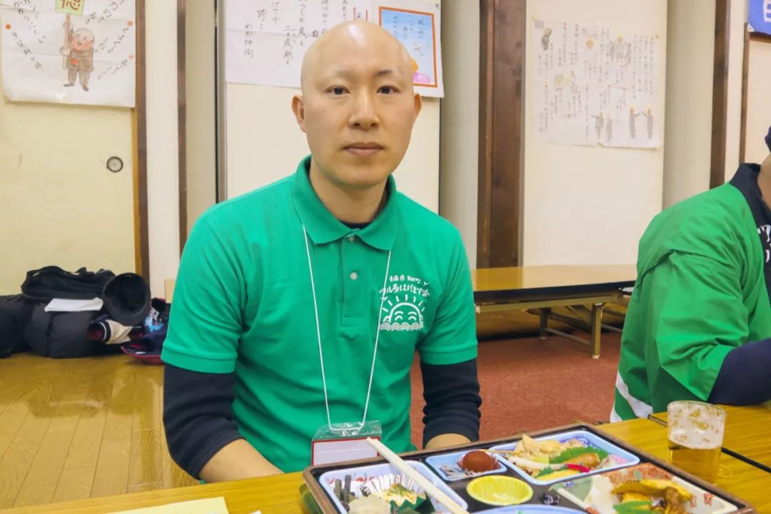 为什么现在脱发秃顶的人越来越多,很多人有脱发的烦恼